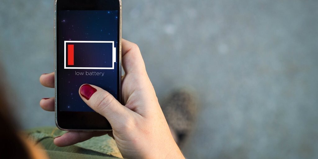 iPhoneTeam's tweet photo. Uber knows when your iPhone battery is dying and you're getting desperate https://t.co/VWyd2CNKXH