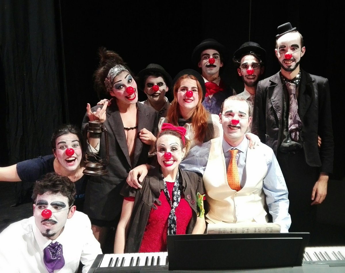 Celebrando un año con la #TragiClownmedia 🎉 Gracias a Fran por acompañarnos hoy con su música #unañoenlosescenarios