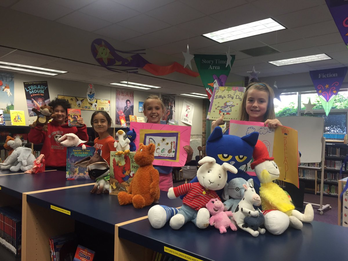 eastovermedia's tweet photo. @EastoverEagles #bhslibraries celebrating #blueribbon #livingoutloud https://t.co/pPqbCFDxv1
