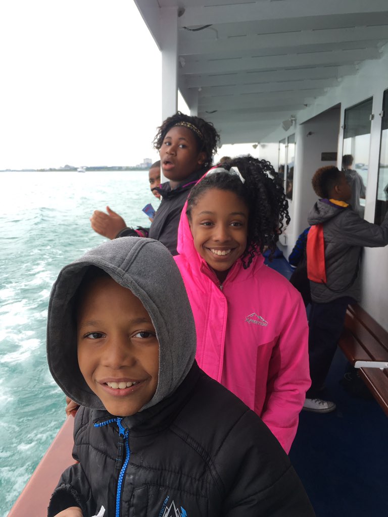 Miss_Monreal5's tweet photo. 5th grade had a blast on our Architectural Boat Tour! #d161learns @TheHornetsHive https://t.co/F0k6ZBAAMQ