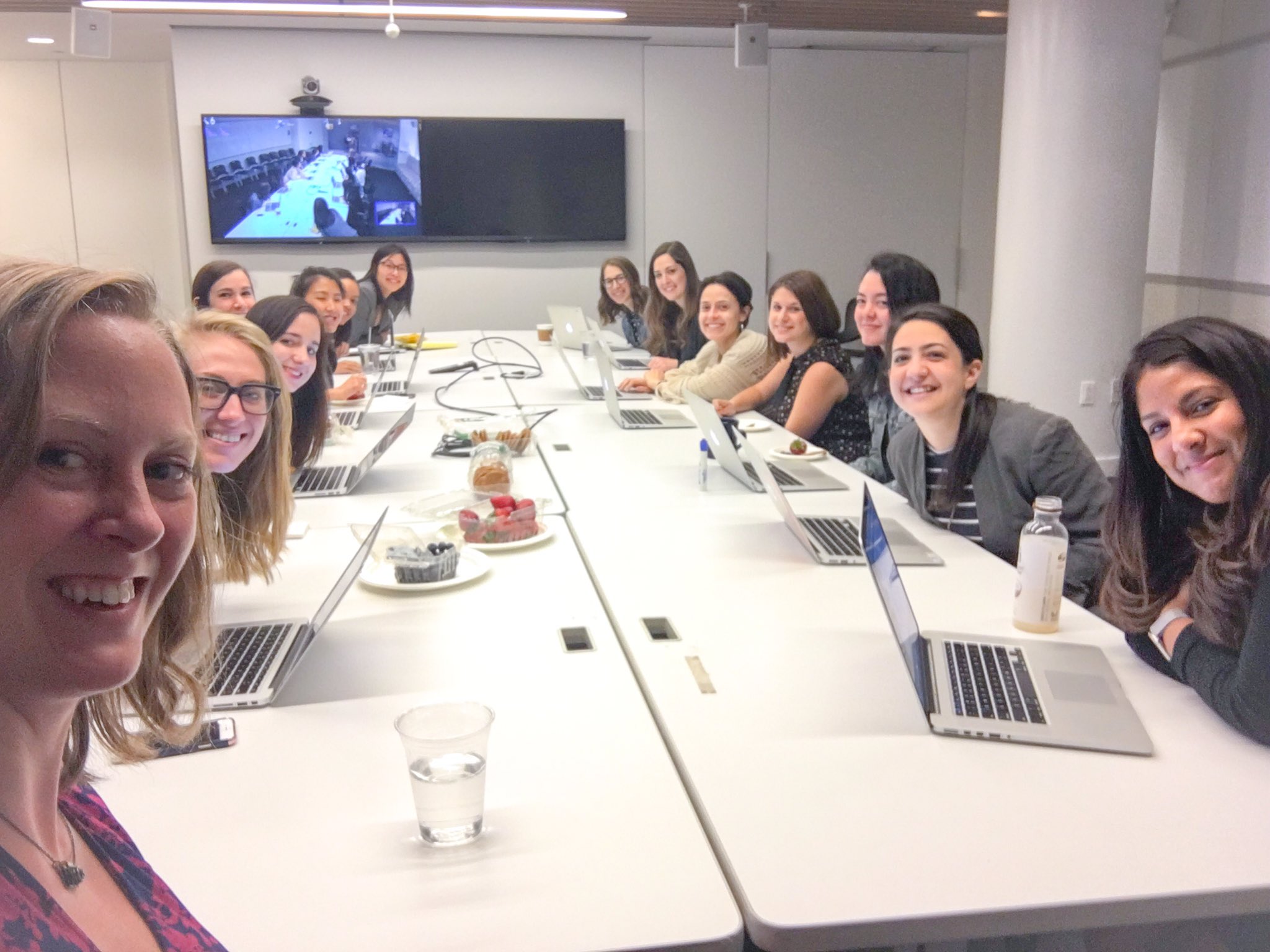 Liz Heron On Twitter Notice Anything About This Huffingtonpost Editors Meeting the huffington post editorial calendar 2021