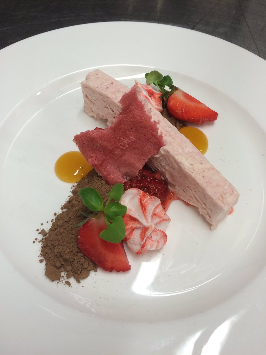 ian_wright1's tweet photo. Lecterns dinner @Eastbournecollege  @HASH_1988 @JMateides @HolroydHowe @RachaelClarke19 @DamianBlake4 @ChrisHamper3 https://t.co/YY4bozdaPK