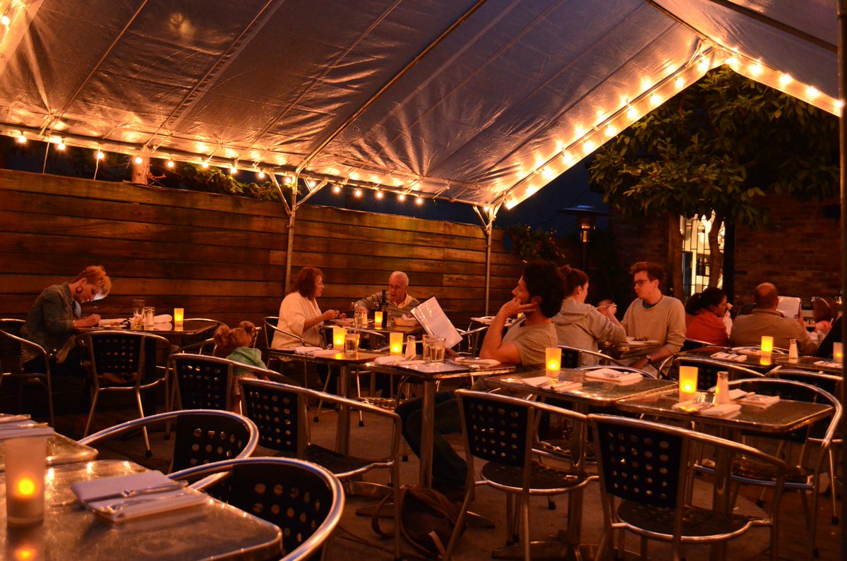 BaciAbbracci1's tweet photo. GARDEN OPEN NOW! FINALLY THE SUN IS OUT. #garden #outdoors #dinealfresco #williamsburg #baci&amp;abbracci #foodie https://t.co/jzypyEoj1F