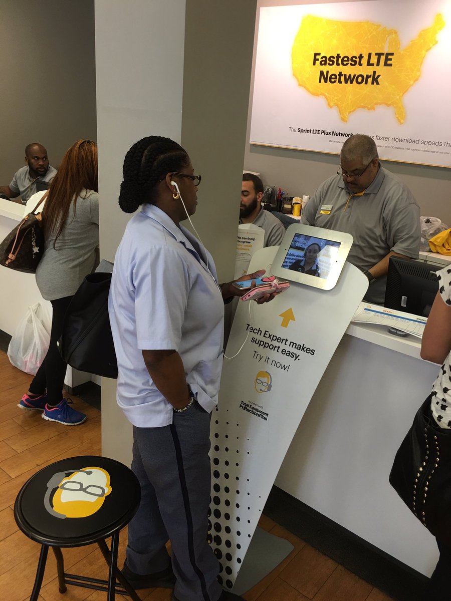 Some times you got to leave it to the #experts 🤓 @SprintFordham #BOGO 📲 #iPhone #ProtectYourPhone @AsurionScott