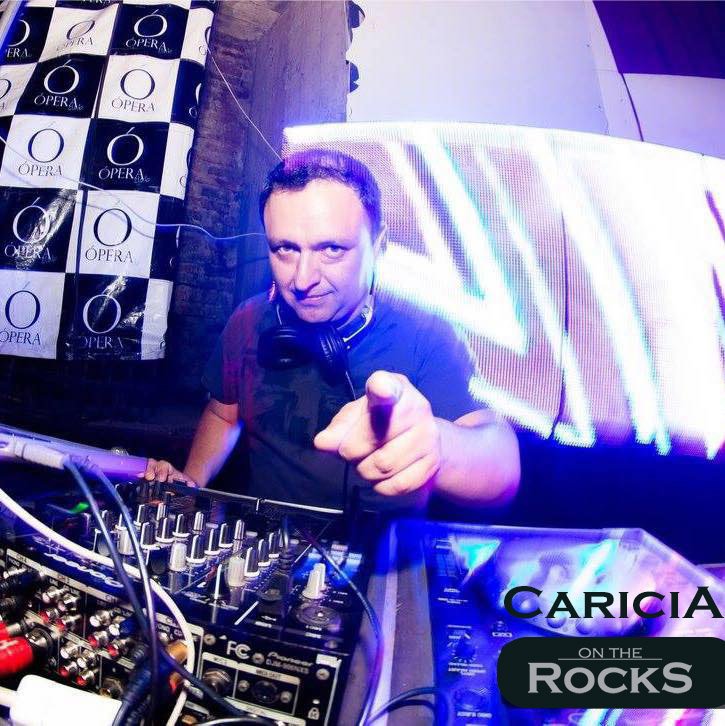 EpiOnTheRocks's tweet photo. #CariciaOnTheRocks HOY El festival de codazos #Corta; Oda al vinilo &amp; #BDay de @DjFireInTheMix; 4x4 c/@os_paralamas https://t.co/At9uoRNeKC