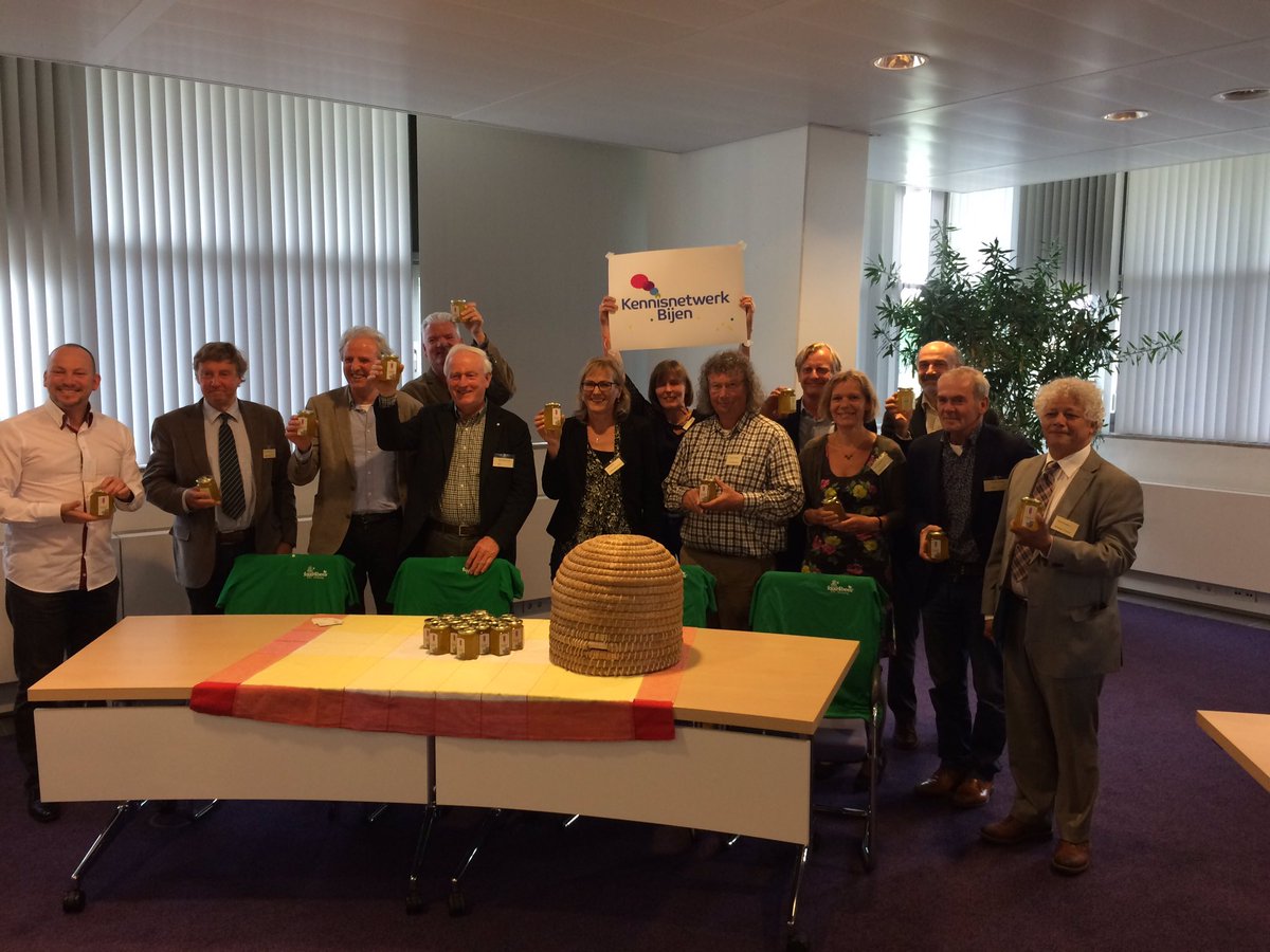 Wat lang niet voor mogelijk is gehouden. Nederlandse biologische honing uitgereikt aan ambassadeurs Food4bees.