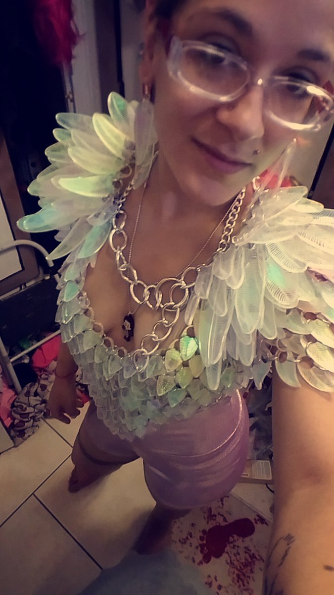 TcepetahKitty's tweet photo. Got my stuff from @ElectricCandyCo and I love it. Can't wait to wear it to a #rave ! #leds #electriccandy https://t.co/1SOZVFKZOd
