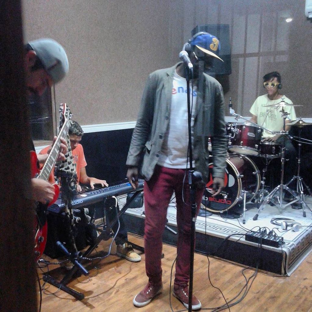 producerpassion's tweet photo. #MBStudio #ensaios #gravações #aulademusica #protools #musica #aovivo #tarolando #voz #shure #bass #gallienkrueger … https://t.co/C9uxIrz0bQ