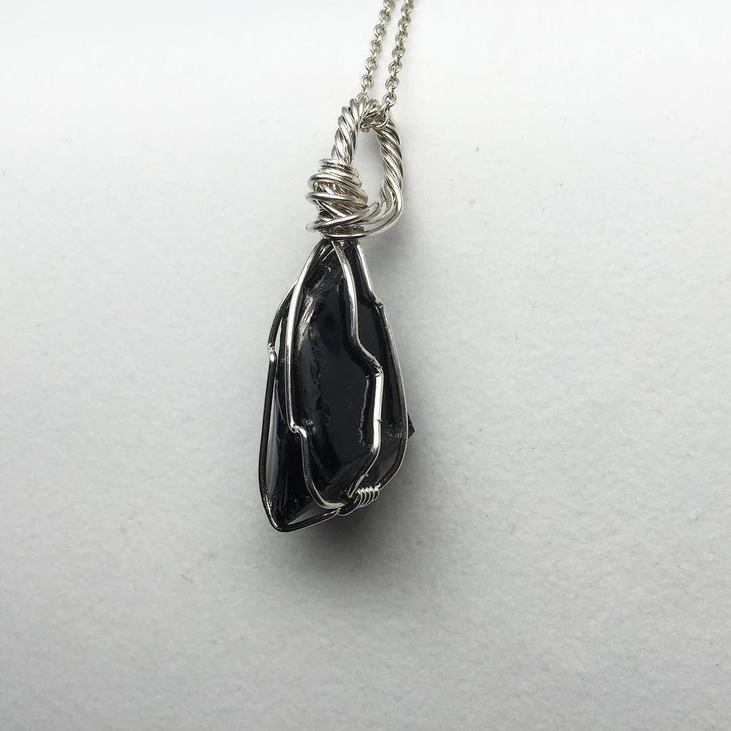 DittoGooey's tweet photo. Obsidian Wire Wrap by #FreakFlow ✨🌟✨ #wirewrap #wirejewelry #jewelry #stone #obsidian #black #silver #wire #etsy #h… https://t.co/gBxZzjXUKB