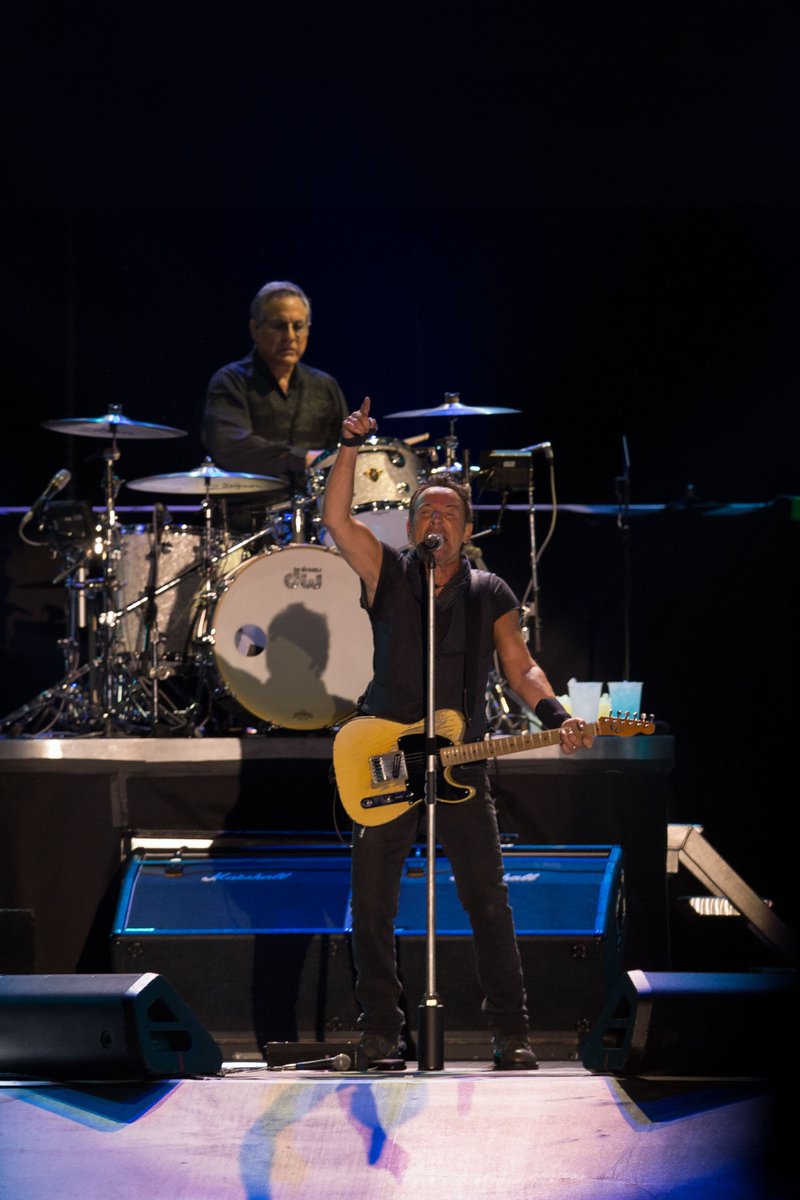 springsteen's tweet photo. Thank you, Lisbon! See more photos from last night's show by Agencia Zero at https://t.co/YahXTKffvV. https://t.co/o8r1PamNg4