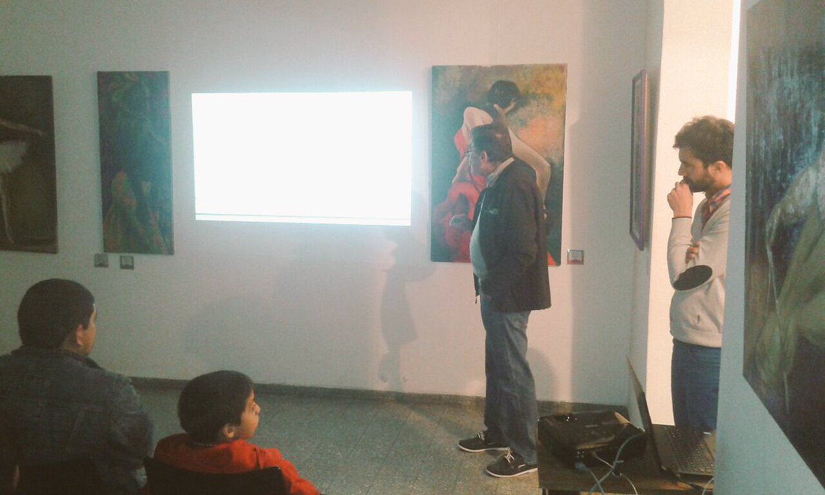 tierras_ee's tweet photo. Estuvimos con vecinos del B* Don Tito explicando cómo regularizar su barrio y pasos a seguir. Presentamos el plano. https://t.co/Ry6coxH9H8