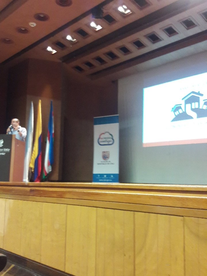 AndreaMarmolej0's tweet image. #diadeinternet empezando conferencia