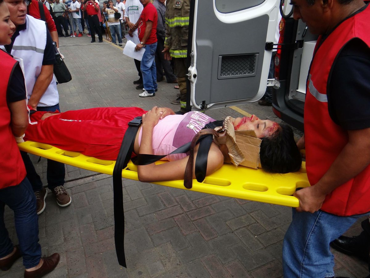 GadQuevedo's tweet photo. Simulacro de Incendio, Evacuación, Rescate y Primeros Auxilios con personal de @BanEcuadorBP https://t.co/PNMQNtpV9G https://t.co/0DRcAVr4Dr