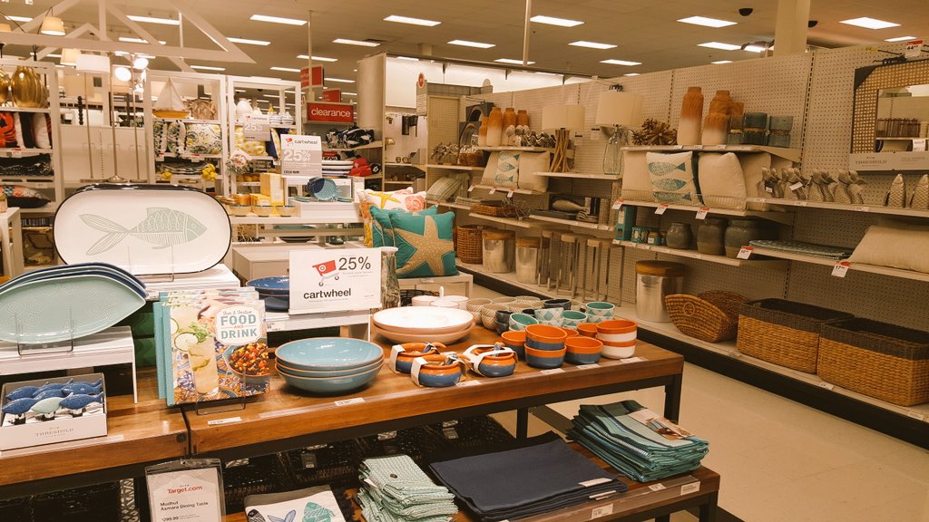 955 has #style! Merchandising on fleek!  #DrivingSales!!! <a href="/sotam77/">Jayson Matos</a> <a href="/Djoumbarry/">Djouma Barry</a> <a href="/therealdmck/">Dell McKinney 🔹</a>