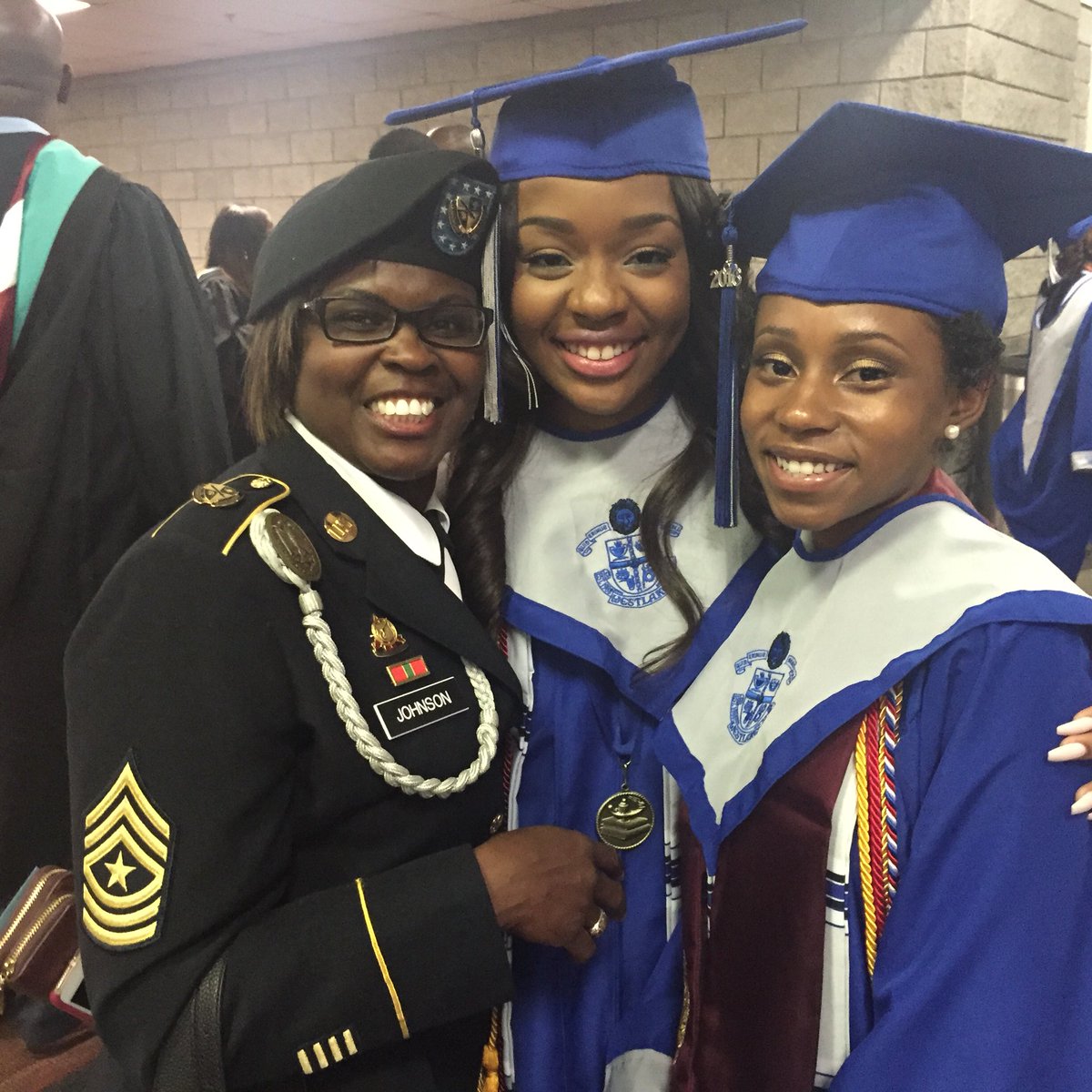 westlakelions's tweet photo. We're getting ready for graduation! @kenzeff @DaraJonesWilson https://t.co/XAyfJRg5DK
