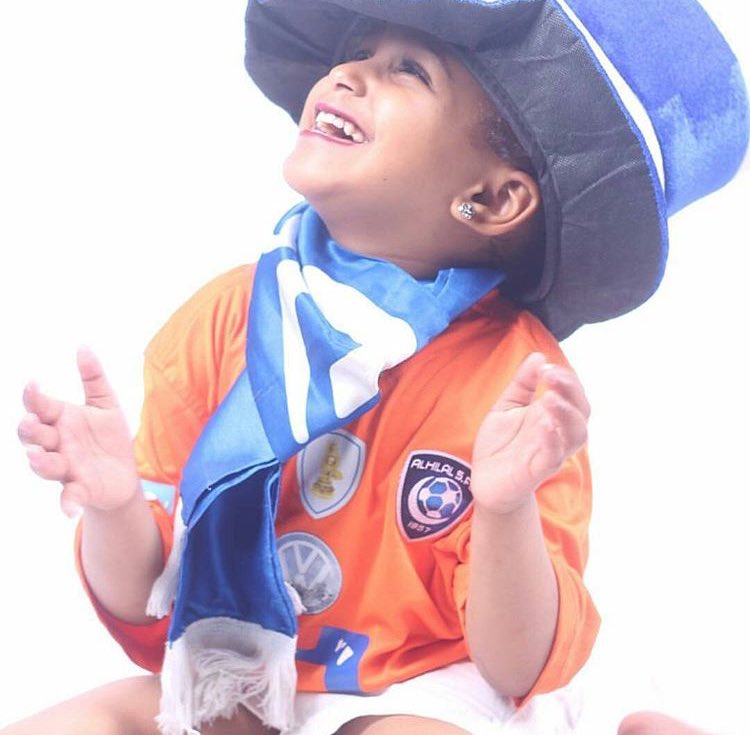 Smrona_Dos's tweet photo. حبنا للهلال مٓ هو اي كلام 
من طفولتنا توارثنا الفخر
لو تشق قلوبنا تلقى وسام 
الهلال ثم الهلال ثم الهلال
  انتهىء💙🔕.. https://t.co/4k0GbBgVR3