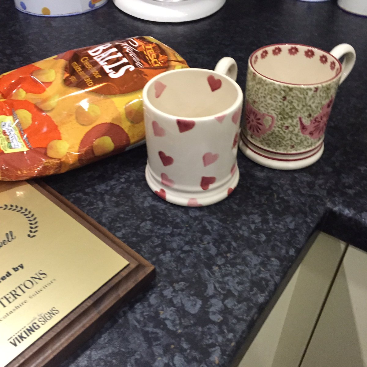 lauratready's tweet photo. #home #cheeseballs #tea #mercbizawards https://t.co/qPMvMm6QUG