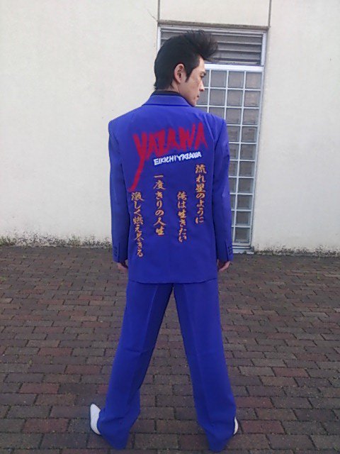 昨日革ジャンに入れるブラシの画像を探していて何気に矢沢永吉白スーツ