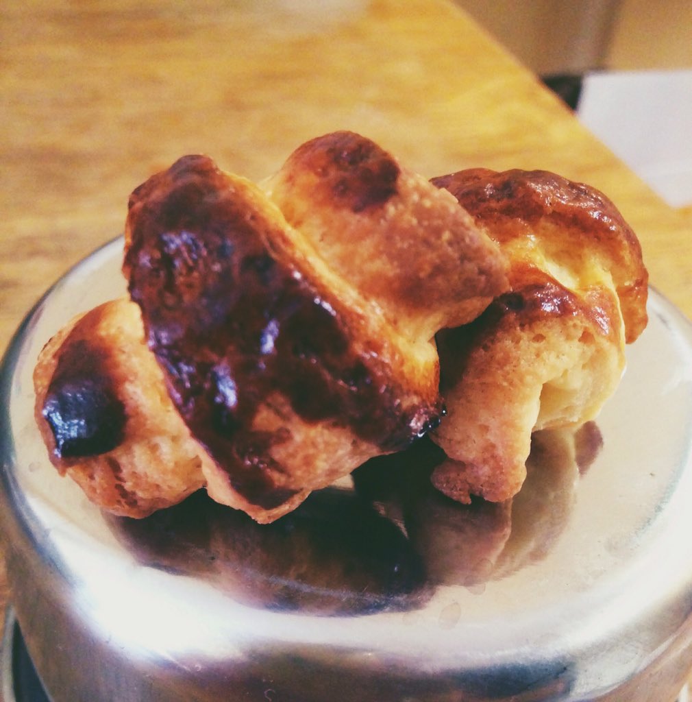 delynarmadelyn's tweet photo. Tried to make croissant ends up tasting like butter cookie... #croissant #attemptfailed #stillyummy https://t.co/YjoIj15eZn