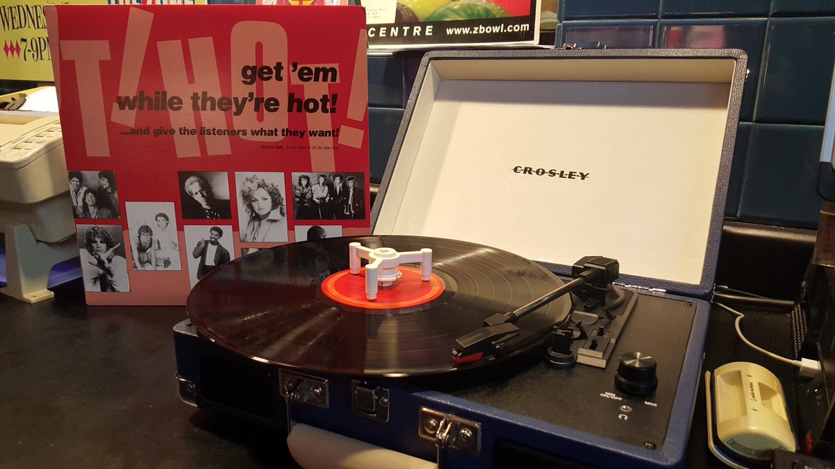 ZoneBowling's tweet photo. Vinyl night! Bowl and listen to sweet records! #youspinmerightround #rollonin #bowling #strike #pinpals #richmondbc https://t.co/5YOTcyLNVj