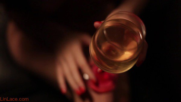 Linlace_Cam's tweet photo. Glamour video with champagne you can watch RIGHT NOW!;) https://t.co/OeRiqyYxPG @modelcentro https://t.co/0152JjF4ho