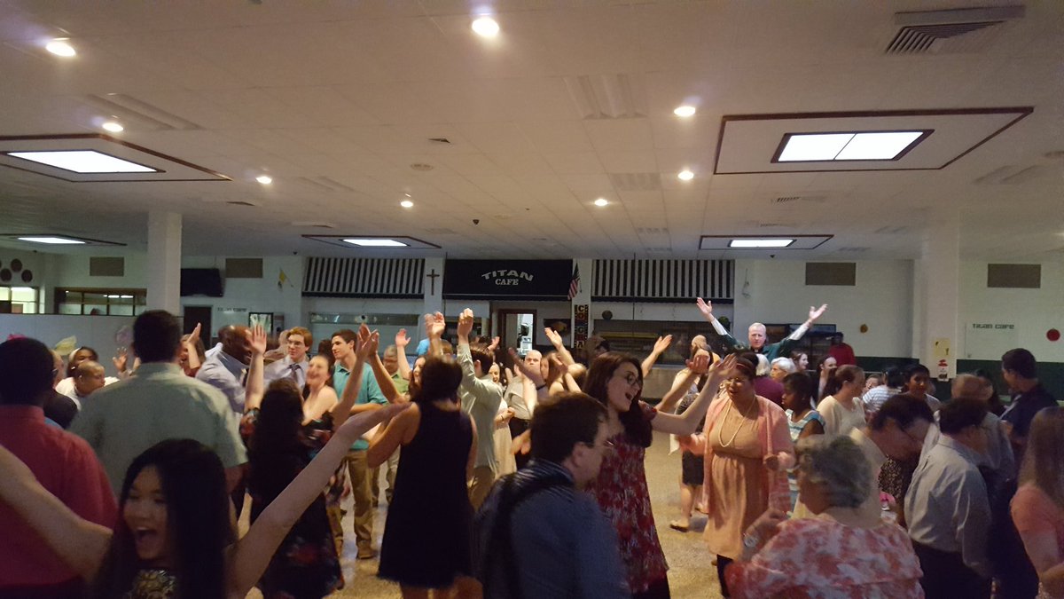 HTHS_believes's tweet image. More fun &amp;amp; dancing @ #SpringFling2016 #EmbraceGodsMercy