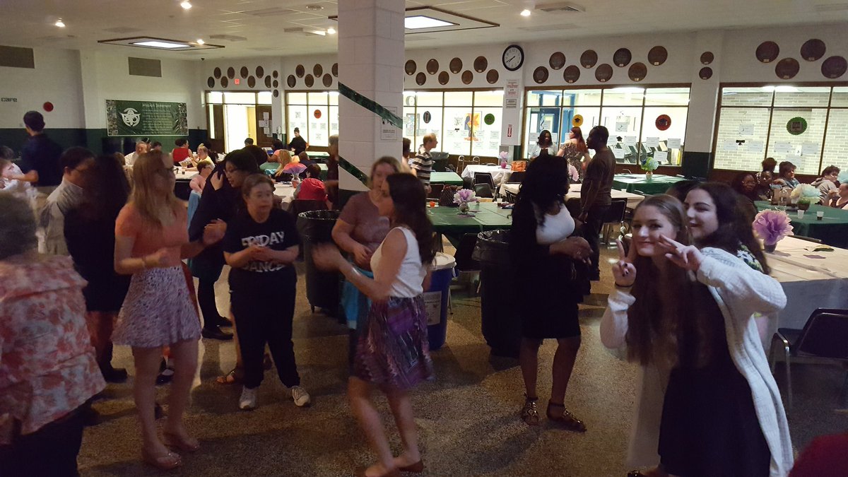 HTHS_believes's tweet image. More fun &amp;amp; dancing @ #SpringFling2016 #EmbraceGodsMercy