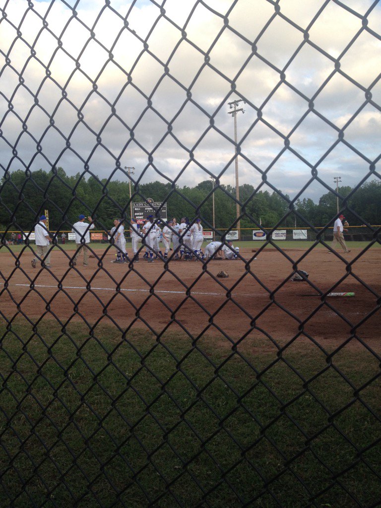 rjeffclark's tweet photo. 3-2 Huntingdon over Adamsville #burobound #WestTNSports https://t.co/X1Es5C0mGE