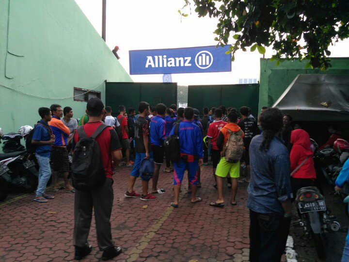 BOLASabtu's tweet image. Selamat pagi, kehebohan pagi ini di Stadion Brawijaya Surabaya utk memulai seleksi #AJFC2016 @allianzID