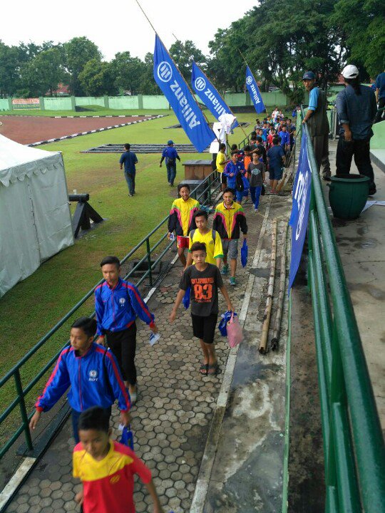 BOLASabtu's tweet image. Arek2 Suroboyo bersemangat utk mengikuti seleksi Allianz Junior Football Camp #AJFC2016 di St Brawijaya @allianzID