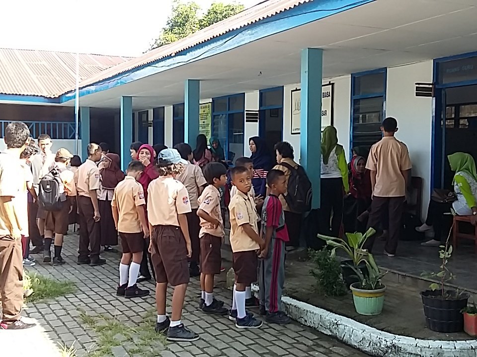 Pagi ini kita Lagi d SLB YPAC Makassar loh. Kita bakal berbagi ilmu dgn adek2 dsni. Stay Tune Greeners!! #Edugreen