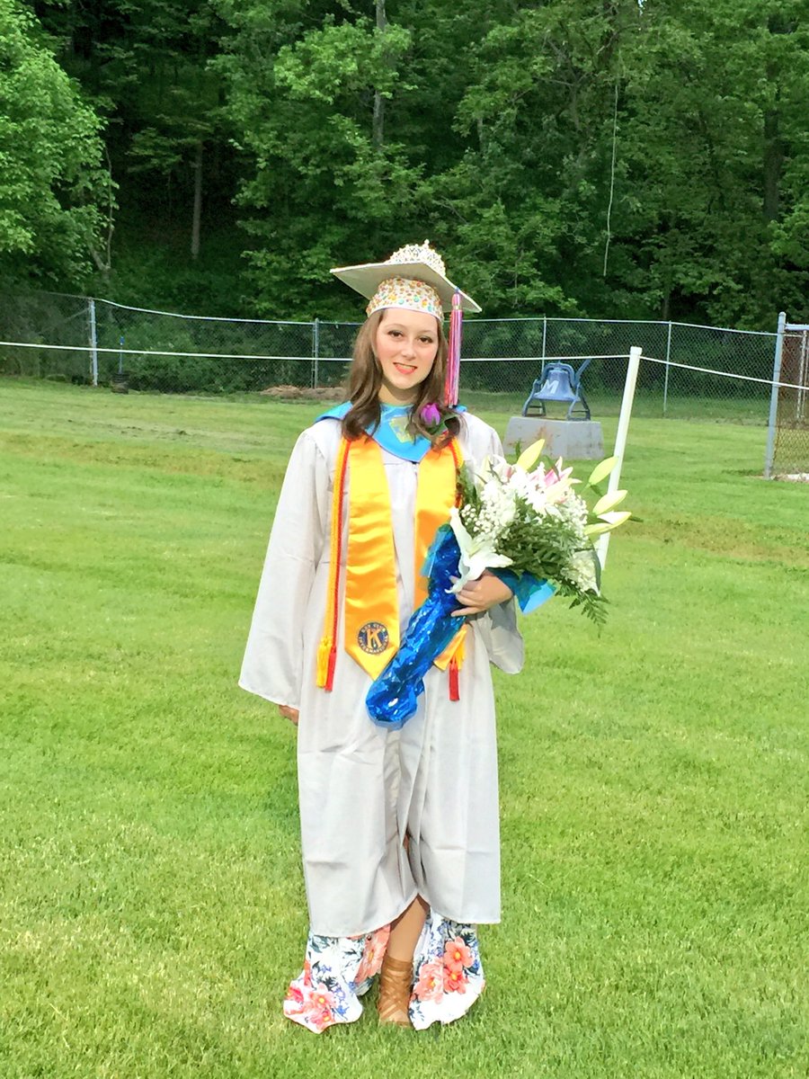 StaciMatheney's tweet photo. Congratulations Lilly! We love you!! https://t.co/E2rJurmdMc