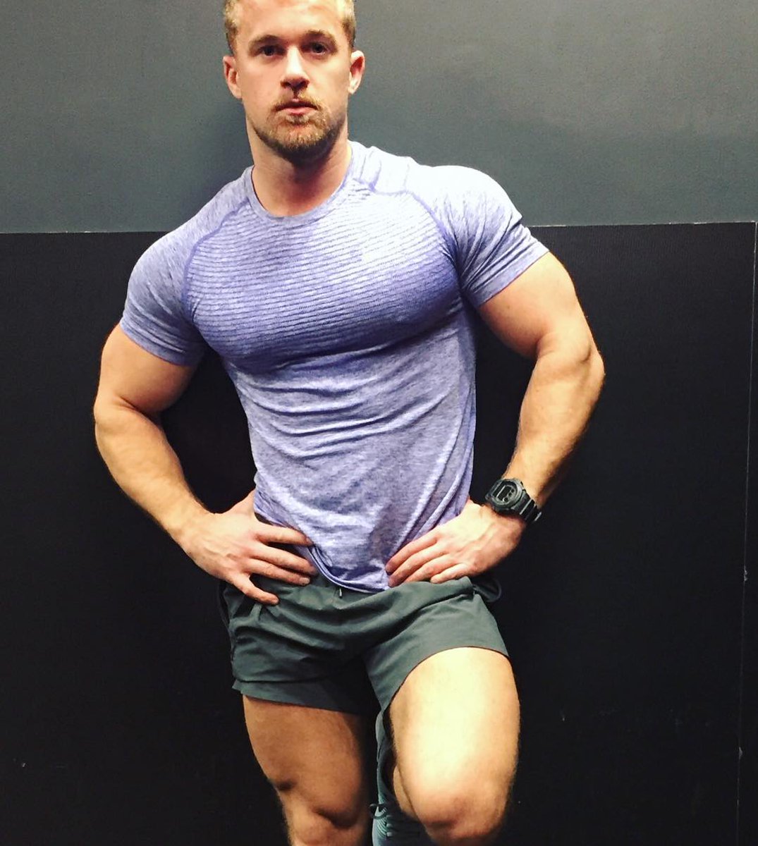 pacocutler's tweet photo. #EdHarbourne #musclemodel #blonde #hothunk #beard #nicelegs #tightshirt https://t.co/EJlXoDiAj2