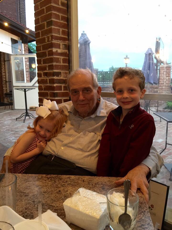 CoachPorter1's tweet photo. Always a great surprise to run into Mr. Schulte at dinner. https://t.co/GJS6f1ILnm
