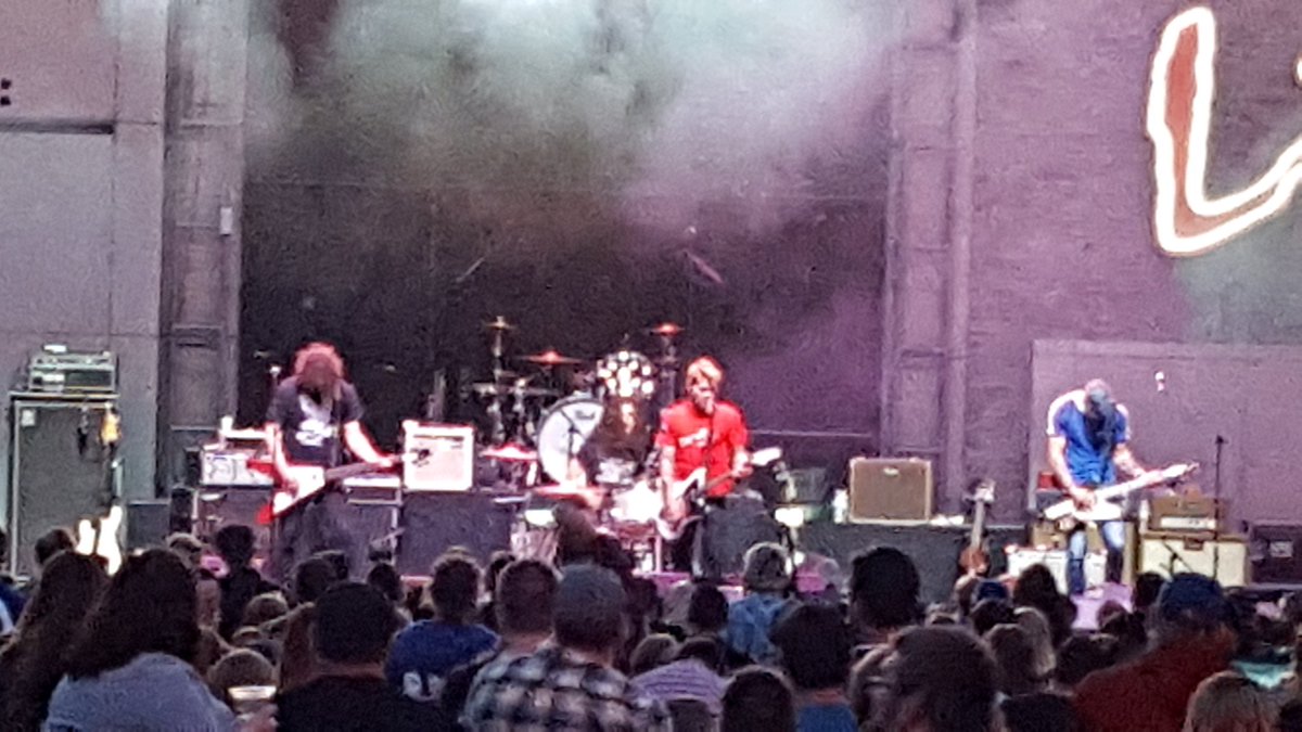 mbbeereric's tweet photo. @HolyWhiteHounds. Great show. Keep on rocking. https://t.co/7LuPU9zBXo