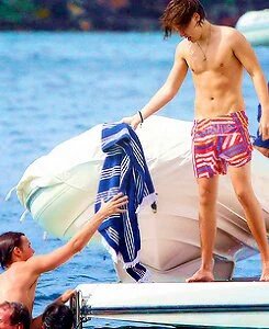 franandlouis's tweet photo. the only yatch trip that matters https://t.co/kjPlHGymZE