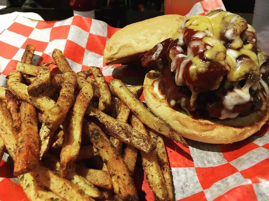RIFoodFights's tweet photo. 😍😋 #RIFoodFights #DiscoverRI #RIEats by amylynnpod https://t.co/kPxeQZUk8L