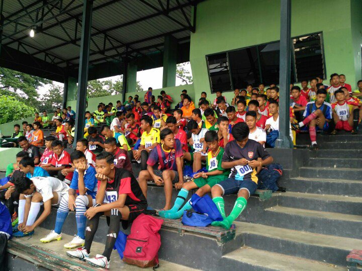 BOLASabtu's tweet image. Seleksi #AJFC2016 pagi ini di Surabaya dribling bola, ShotOnTarget, passing &amp;amp; juggling @allianzID