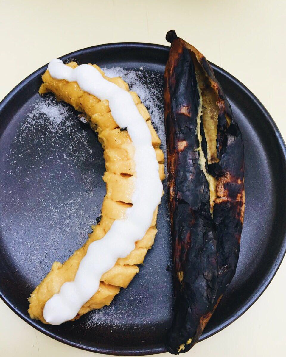 Empezando el fin gozando este plátano macho tatemado con crema y azúcar en <a href="/LaZarandaDf/">La Zaranda</a> #foodies #CDMX