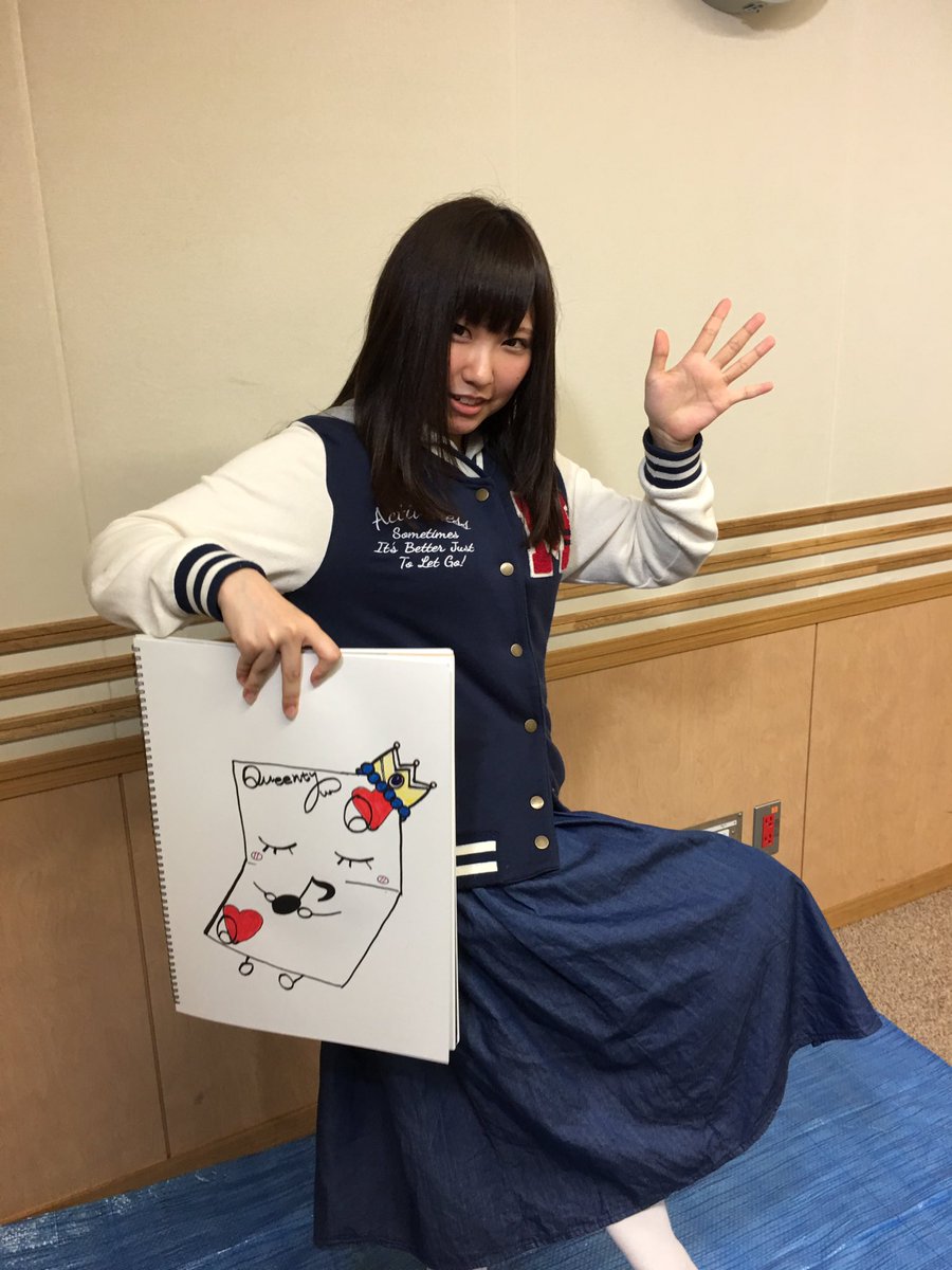 queenty】鈴木愛奈さんサイン入りTシャツ他