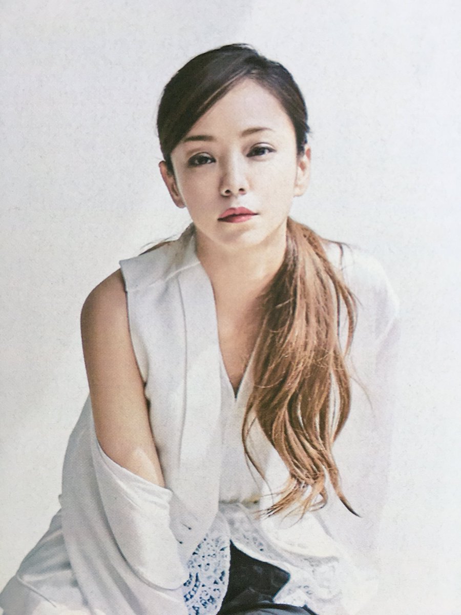 Love Namie Cat Twitterissa この前髪の真相が気になる 内側短いの 流せるようにもしているってこと それとも切っちゃってて 後ろから流してきているの どうなっているのだ インタビューは涙 この人はやっぱり素敵な人 安室奈美恵 Vivi 髪型