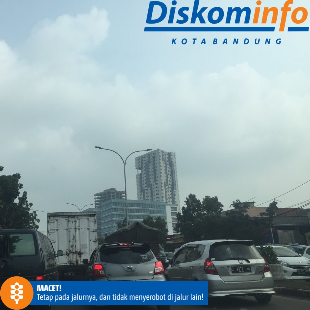 #lalinBDG 9.25: jalan terusan buahbatu depan pasar kordon padat kedua arah #diskominfo