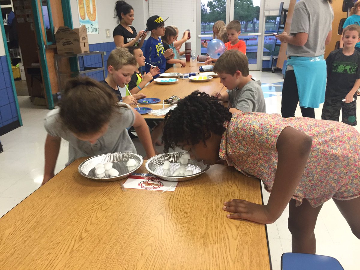 mrsmegan_smith's tweet photo. Pros at minute to win it. #sleepoveratschool #weareaphe https://t.co/Bp1kkBsuB4