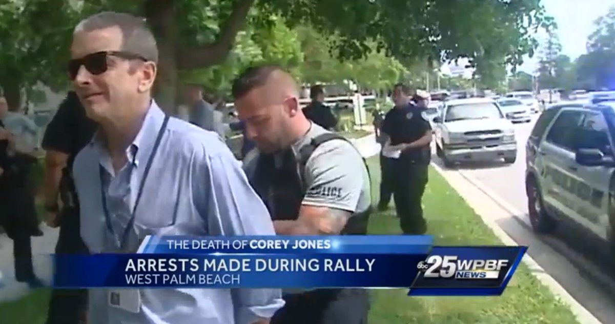 How journalist @pbpost @gbennettpost ended up in handcuffs Friday bit.ly/1U6gHlY?utm_me… https://t.co/5YOhKbtcqF