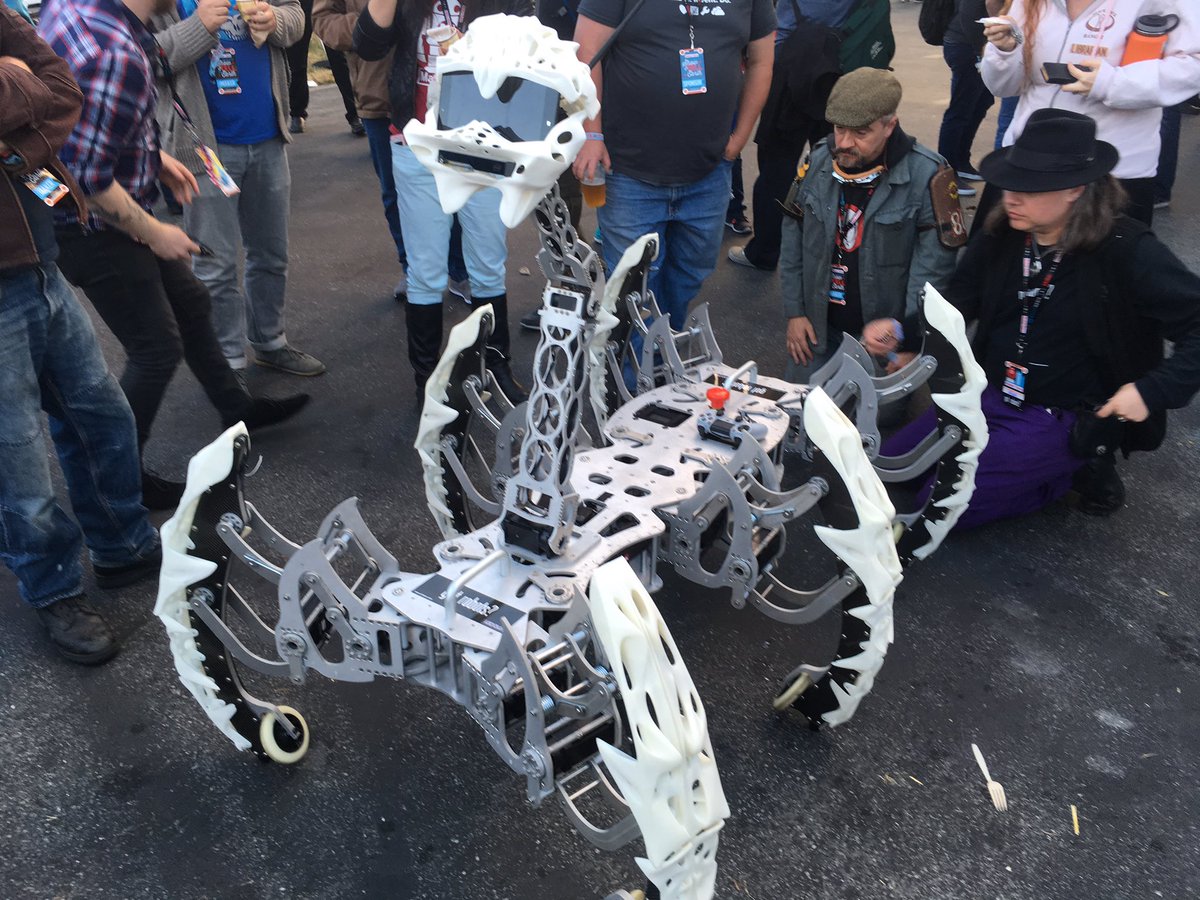cardboardteck's tweet image. #fearofrobots