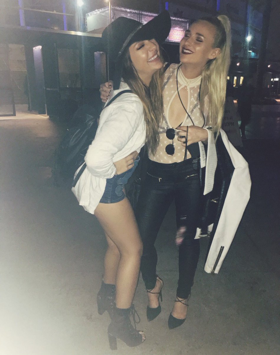 AndreaRussett's tweet image. look guys I do have friends! and I didn't even have to pay her to hang out with me! 👯