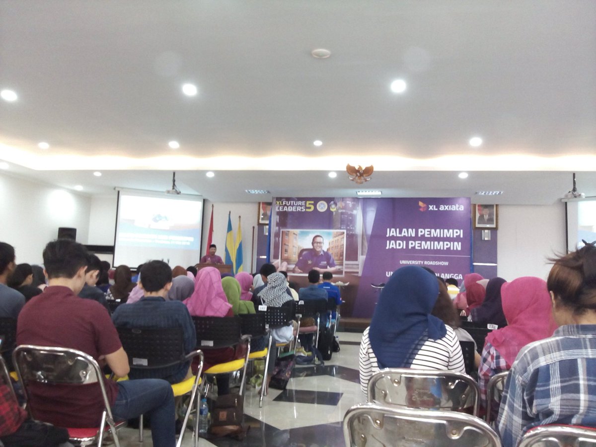 XLFL_Sby's tweet photo. sambutan dari perwakilan universitas Airlangga #XLFL https://t.co/fvWaxhLN4Z
