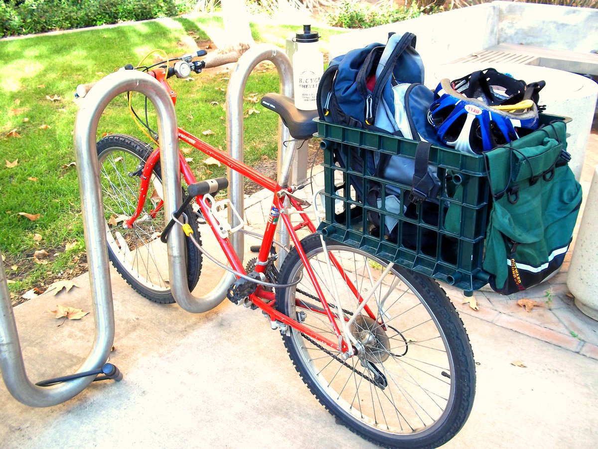 bikecar101's tweet photo. No shame in keeping your #junkinthetrunk #RideWithClif @peopleforbikes @UCRiverside @CNAS_at_UCR #BiketoWorkDay2016 https://t.co/YHuRgBkKDT