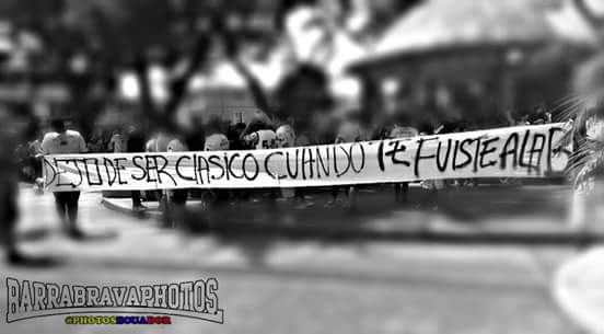 IvanTrivinoS's tweet photo. Dejo de ser clásico cuando te fuiste a la B
#TeRespiroEnLaNucaAmarilloTVS https://t.co/k2GjvzRCMd