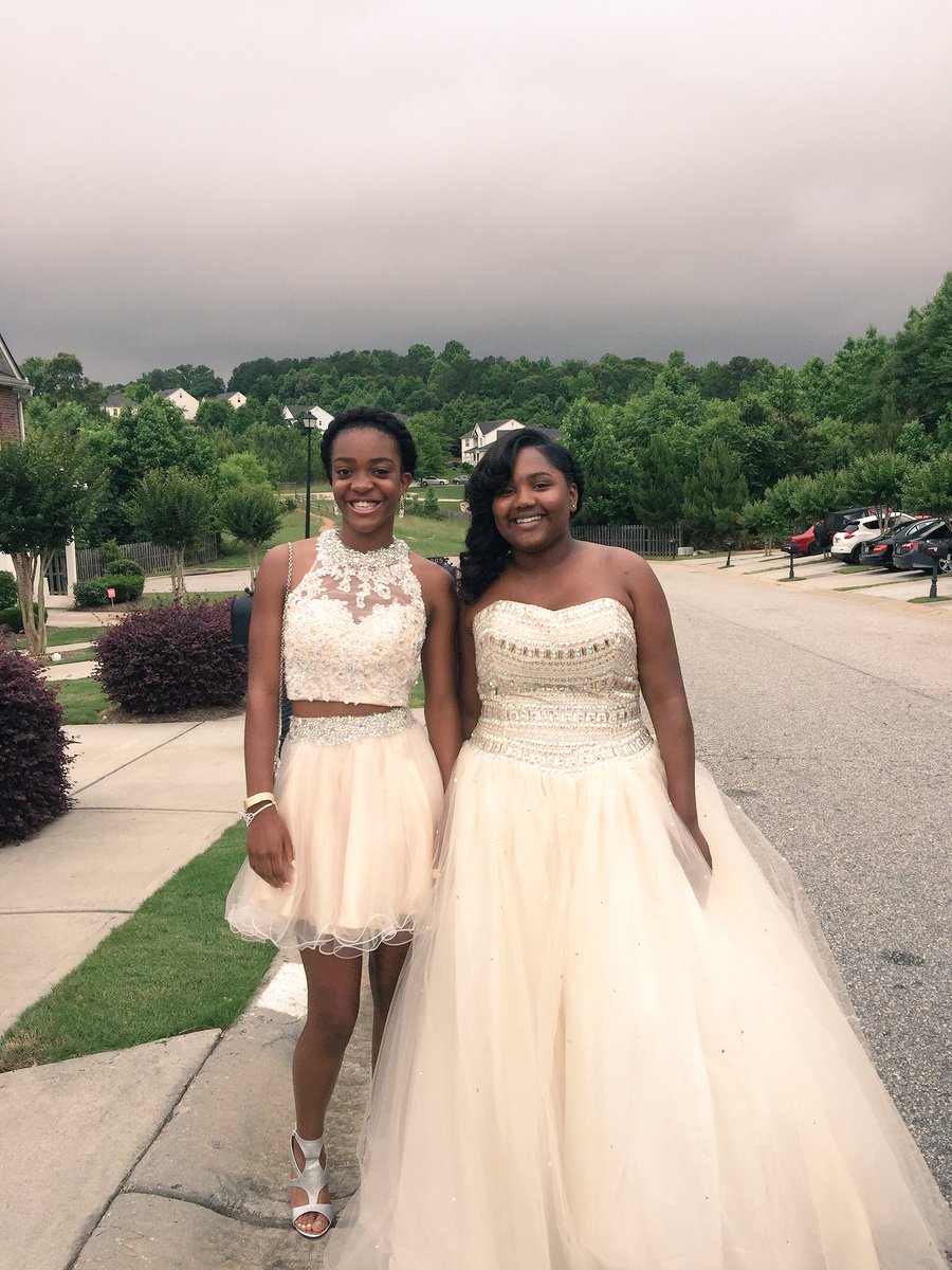 _jordannalexis's tweet image. Jobi and Ashlae #8thgradeprom #prom2016 😍🎉❤️